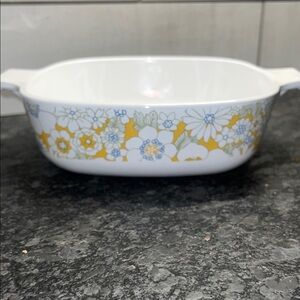 Corning ware Floral Bouquet White and Yellow Baking Dish 1 qt.